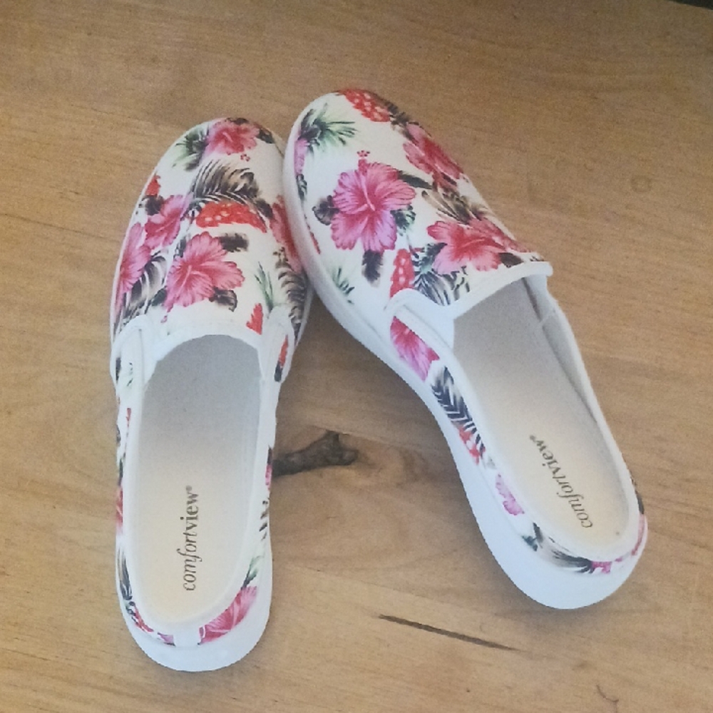 Comfortview White and Pink Mules with Floral Design